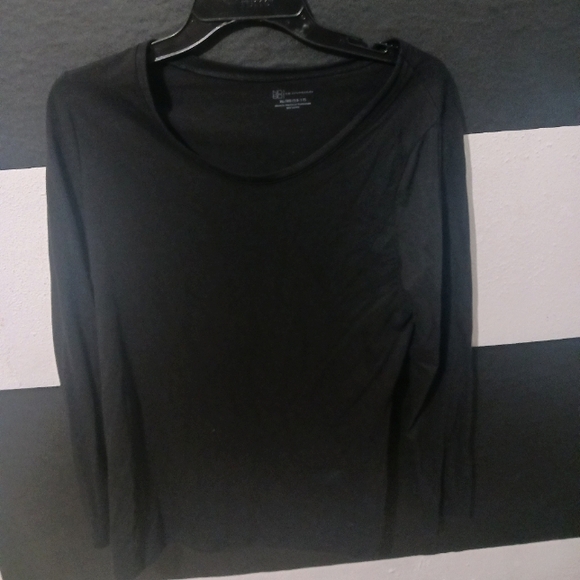 No Boundaries Tops - No Boundaries Women basic black round neck long sleeve tee